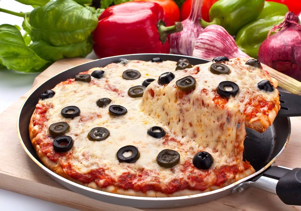طريقة تحضير البيتزا الإيطالية دون فرن